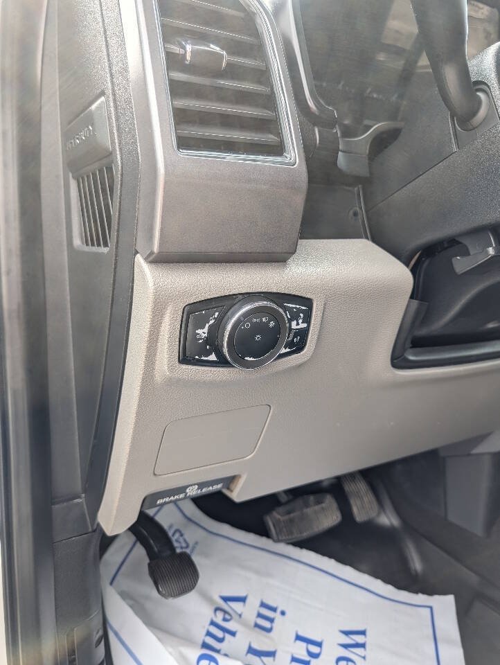 Used 2019 Ford F350 XLT w/ Camper Package AWD/4WD image 15