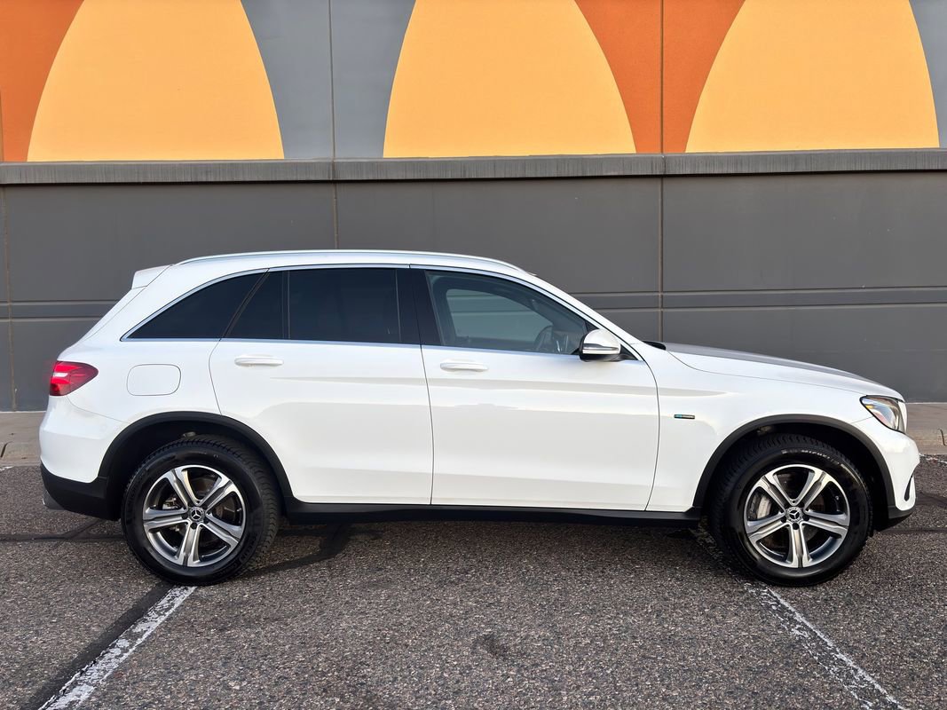Used 2019 Mercedes-Benz GLC 350e 4MATIC image 2