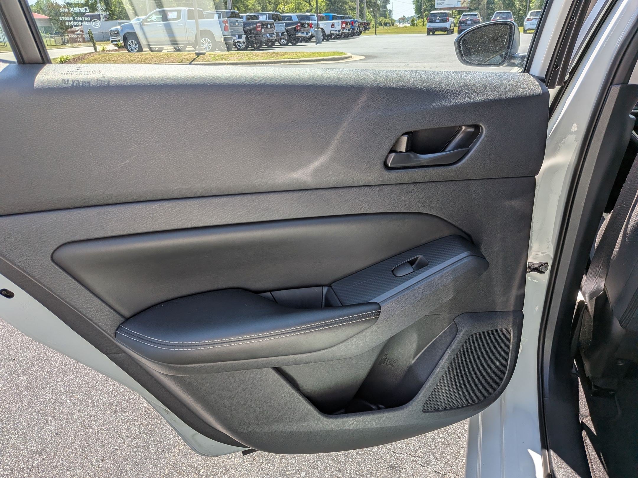Used 2025 Nissan Altima 2.5 SV FWD image 17