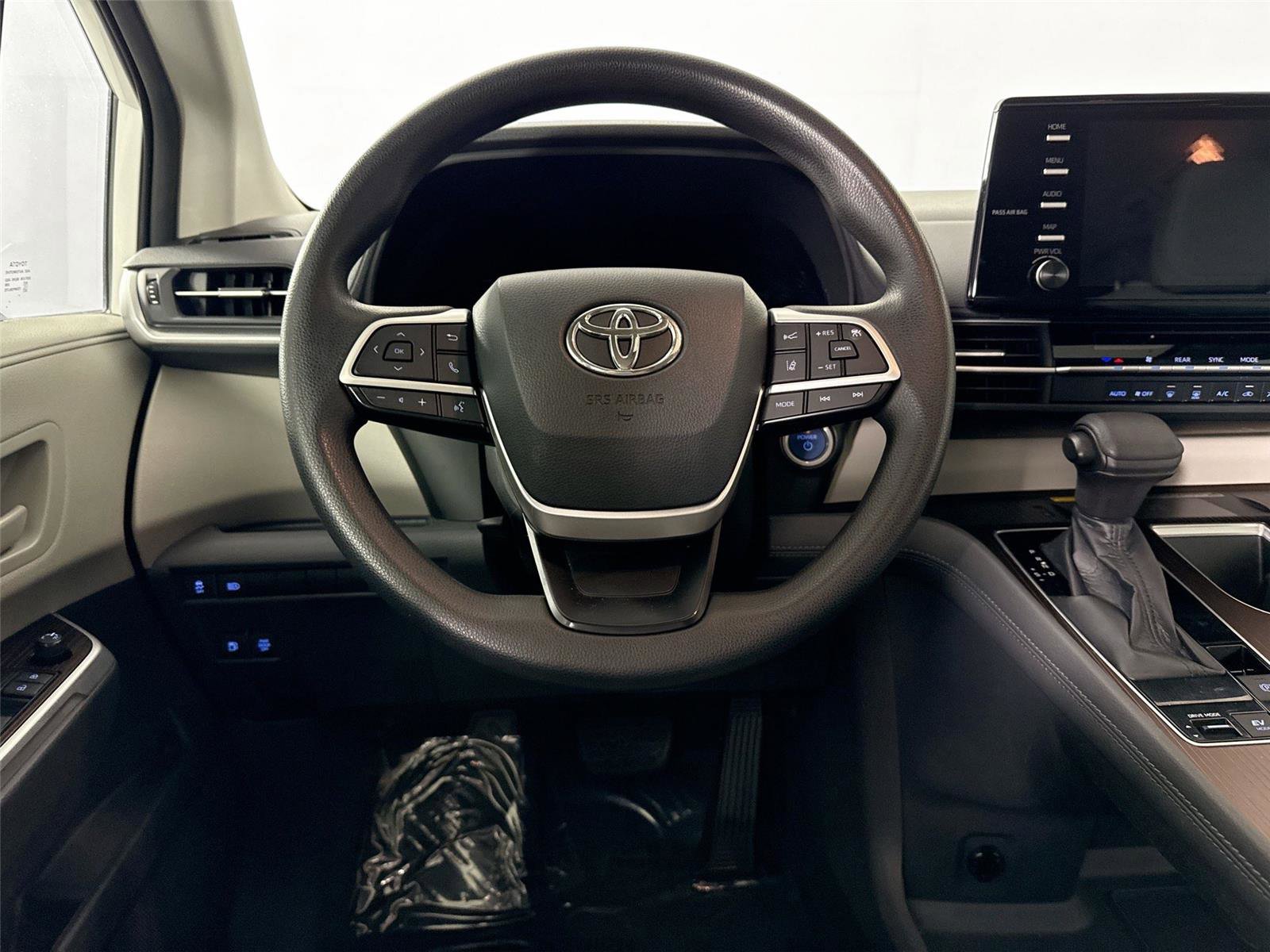 Used 2021 Toyota Sienna LE w/ LE Plus Package image 32