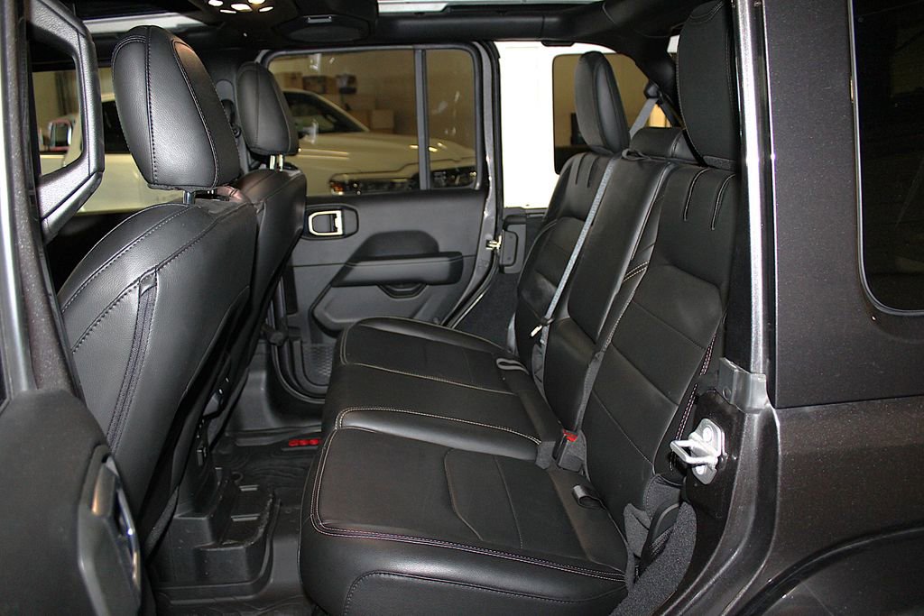 Used 2022 Jeep Wrangler Unlimited Sahara w/ Cold Weather Group AWD/4WD image 7