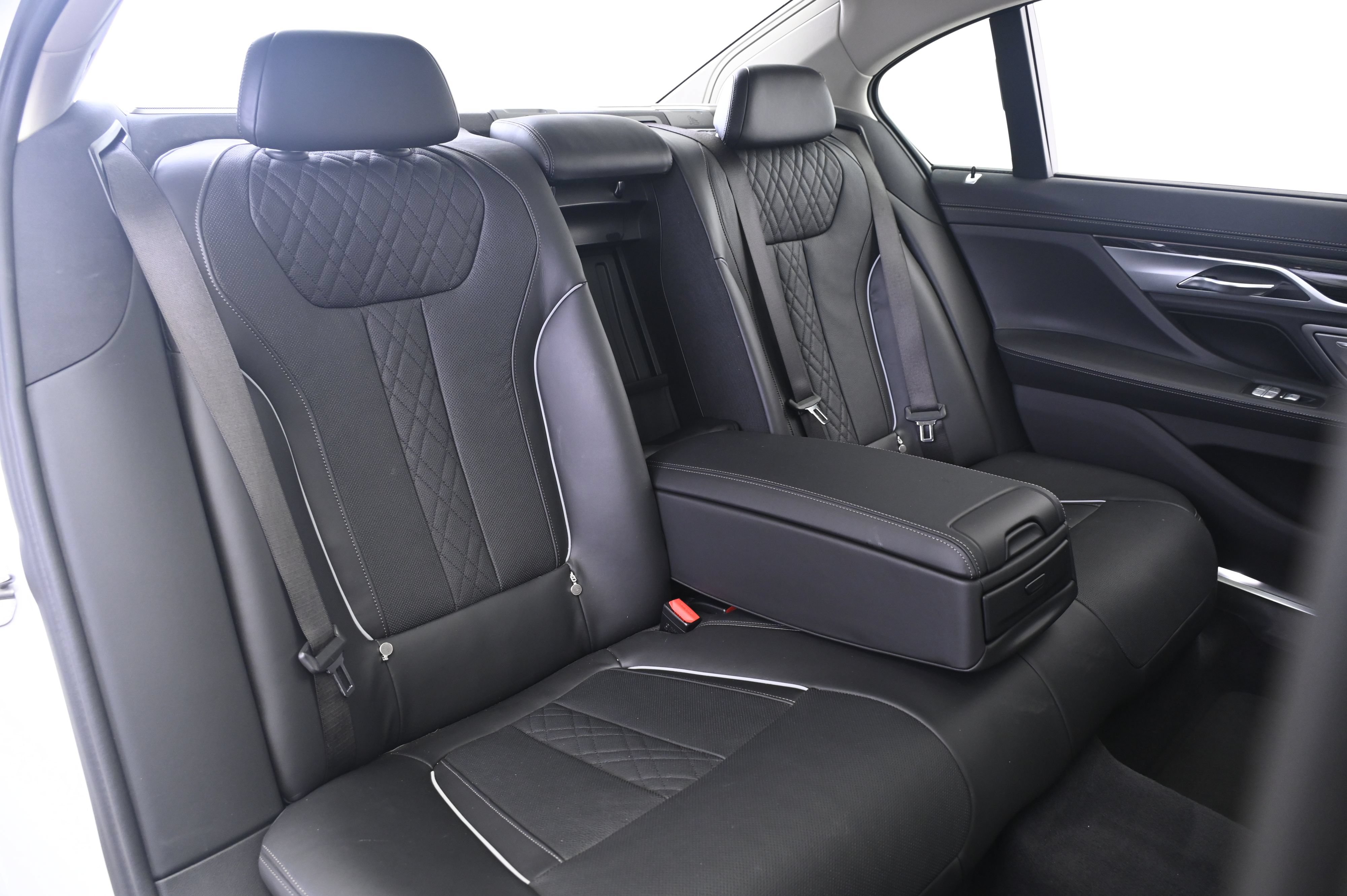 Used 2018 BMW 750i xDrive AWD/4WD image 19