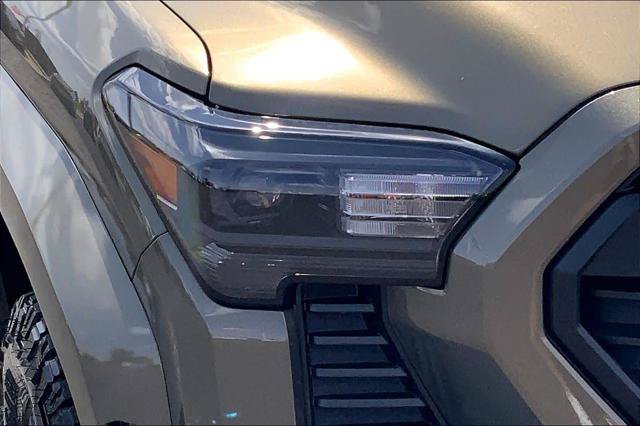 Certified 2025 Toyota Tacoma TRD Sport AWD/4WD image 28