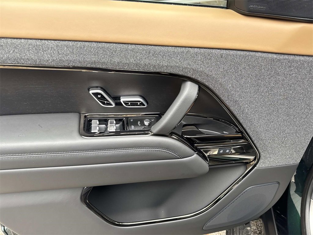 Used 2025 Land Rover Range Rover Sport Autobiography image 17