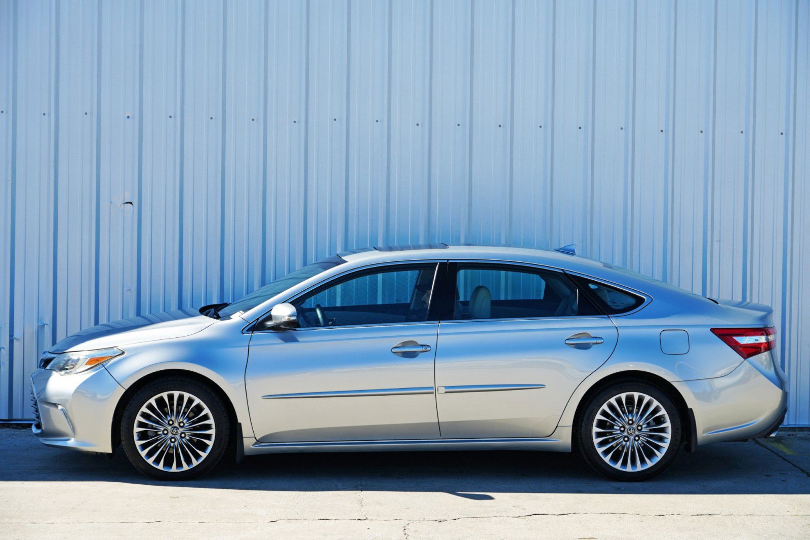 Used 2016 Toyota Avalon Limited w/ Toyota Safety Sense Package image 46