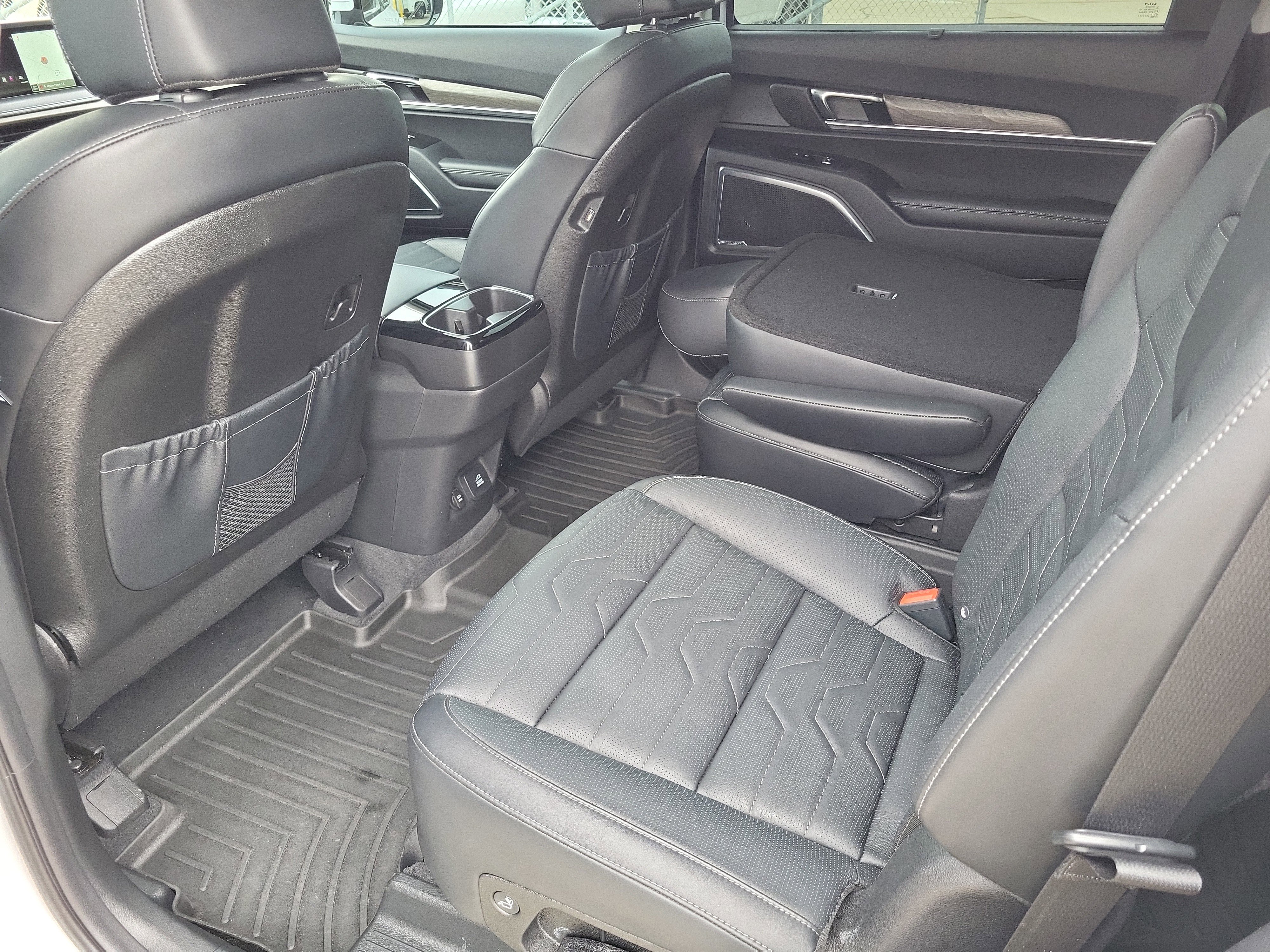 Used 2022 Kia Telluride SX w/ SX Prestige Package image 14