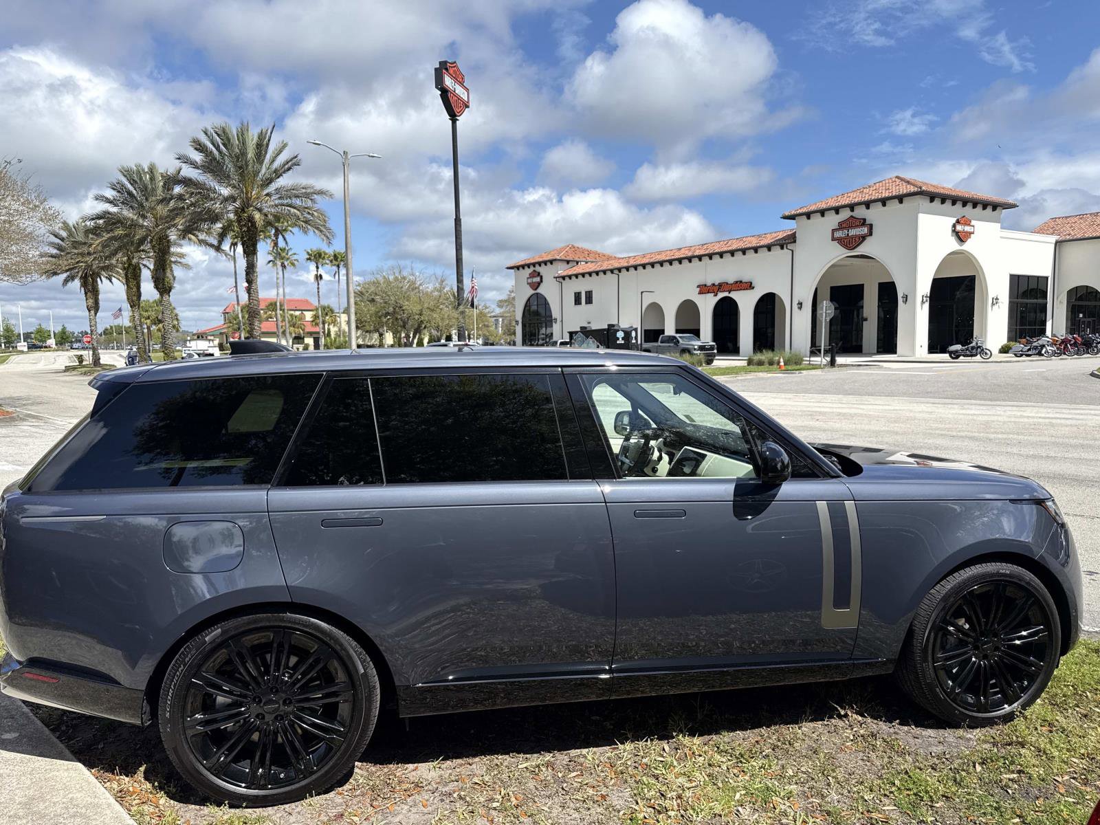 Used 2026 Land Rover Range Rover Long Wheelbase SE image 4