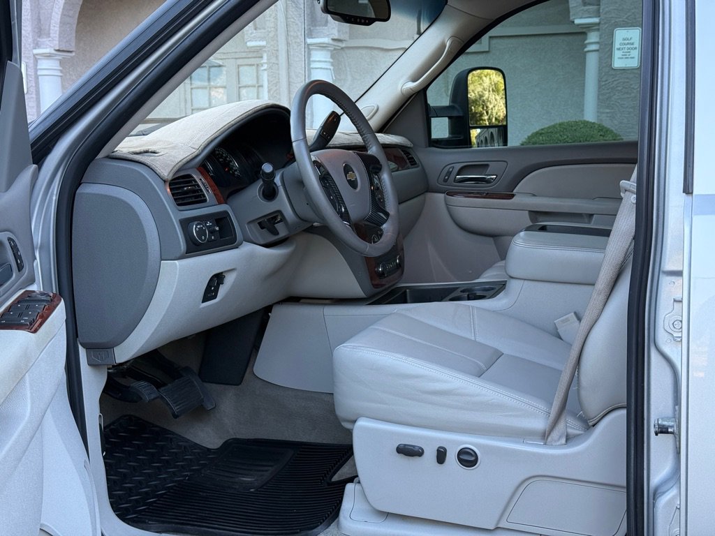 Used 2010 Chevrolet Silverado 2500 LTZ w/ Convenience Package image 15