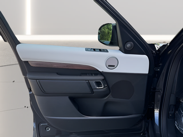 Certified 2025 Land Rover Discovery S AWD/4WD image 18