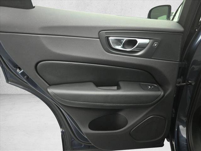 Used 2018 Volvo XC60 T5 Momentum w/ Convenience Package image 22