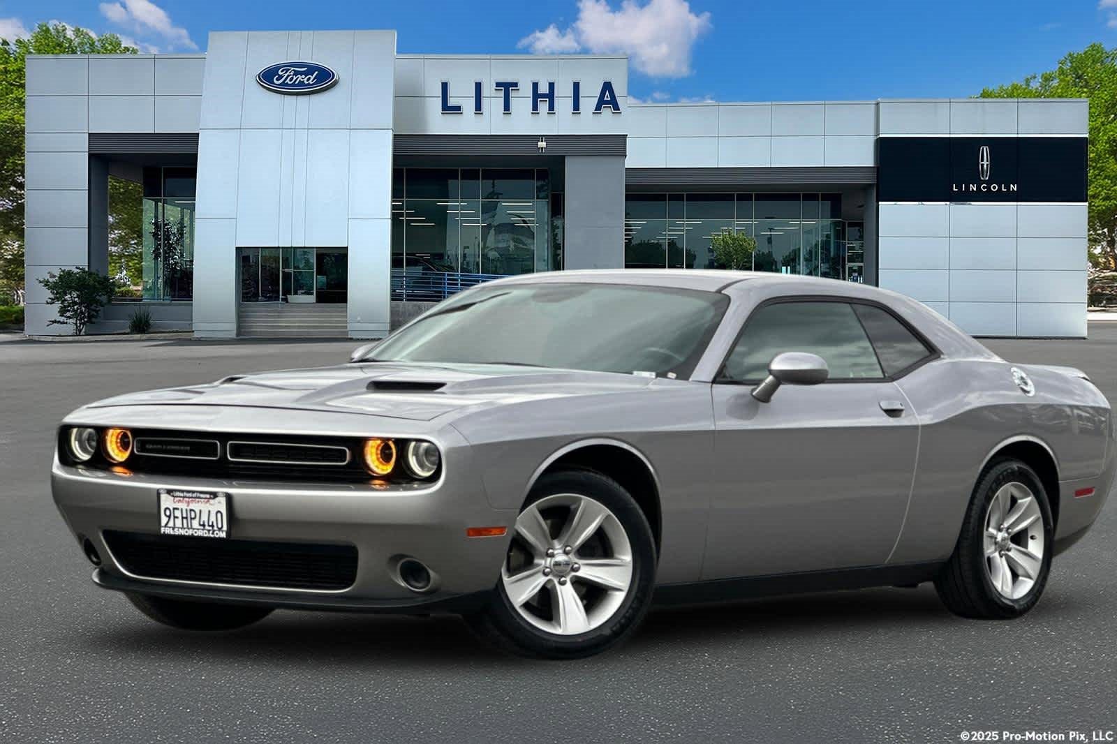 Used 2018 Dodge Challenger SXT image 1