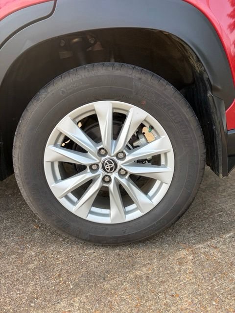 Used 2024 Toyota Corolla Cross LE FWD image 11