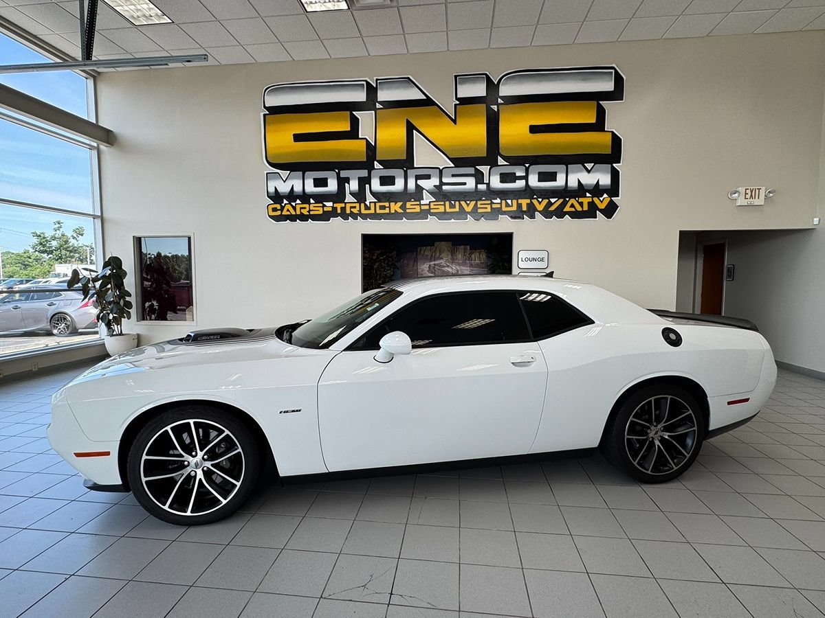 Used 2018 Dodge Challenger R/T Plus RWD image 3