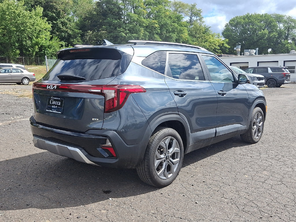 Used 2024 Kia Seltos S AWD/4WD image 11
