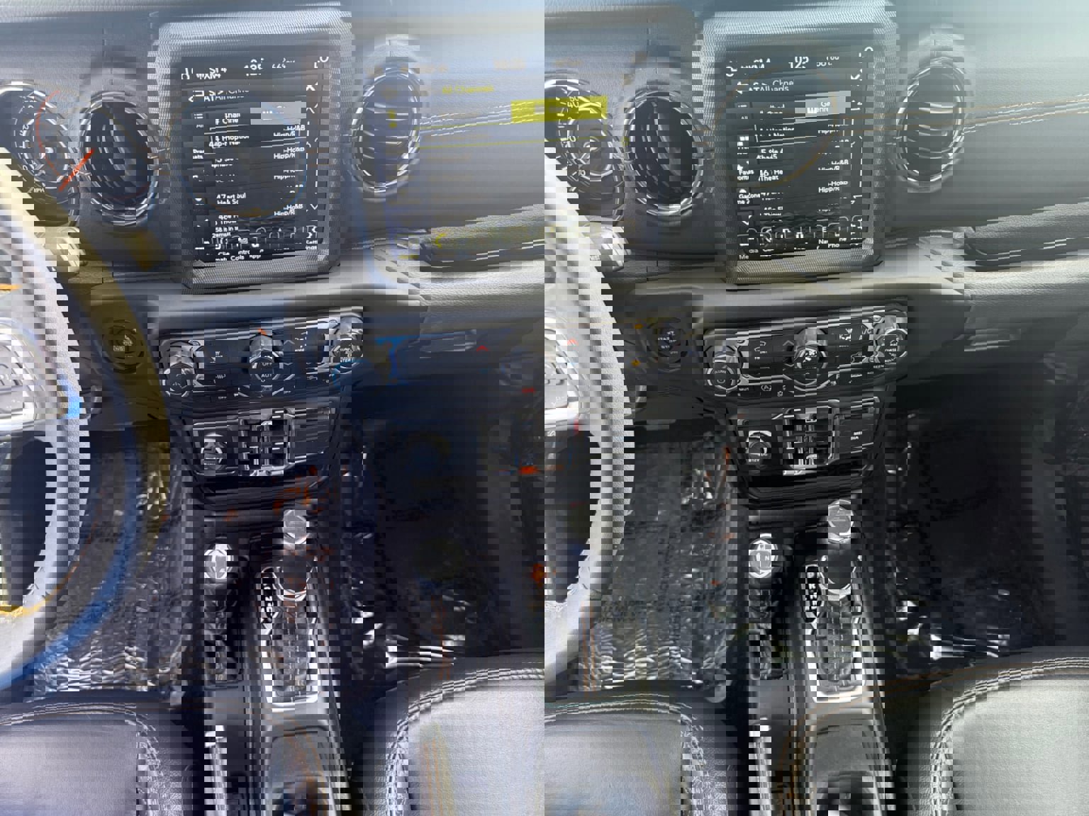 Used 2023 Jeep Gladiator Overland image 15