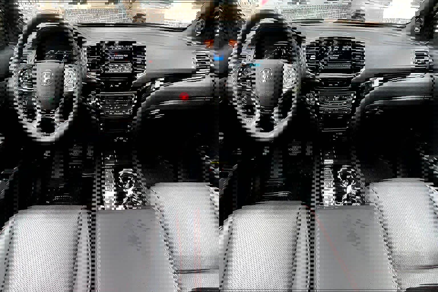 Certified 2025 Honda Passport Black Edition image 16