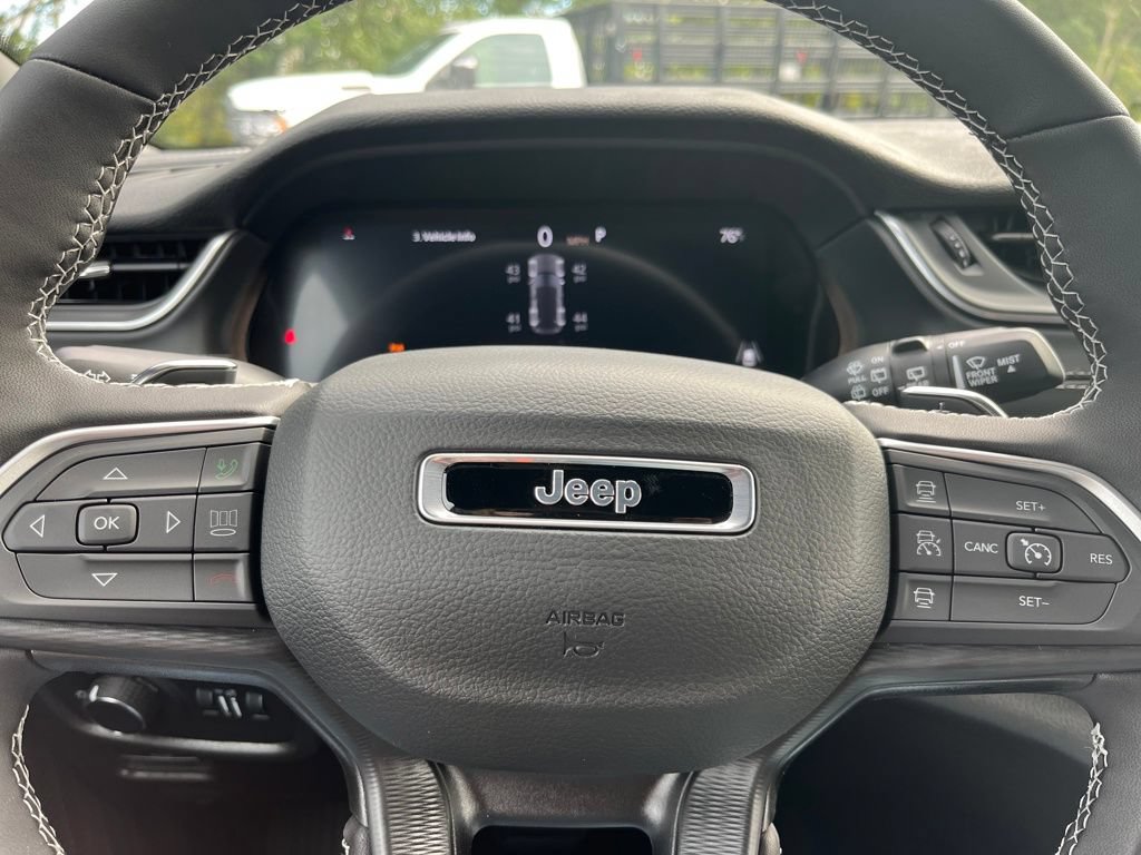 New 2025 Jeep Grand Cherokee Altitude AWD/4WD image 5