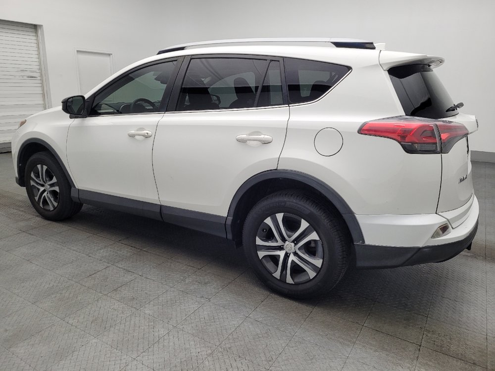 Used 2018 Toyota RAV4 LE FWD image 3