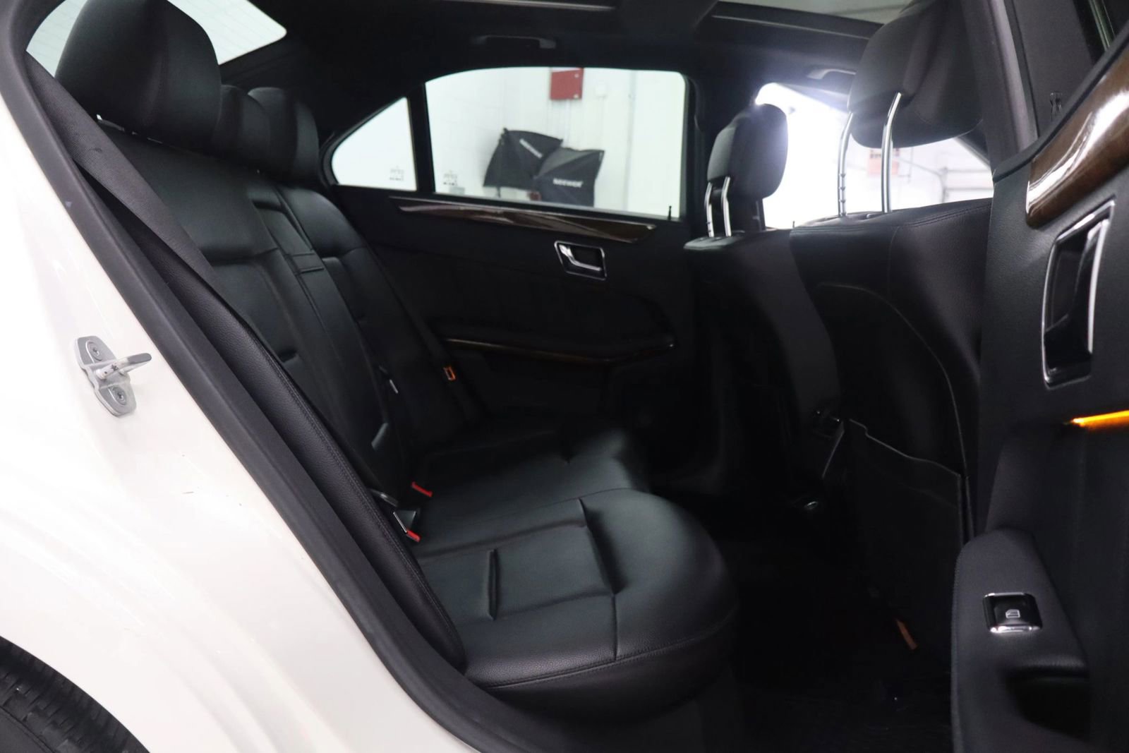 Used 2010 Mercedes-Benz E 350 E 350 4MATIC Sedan 4D image 20