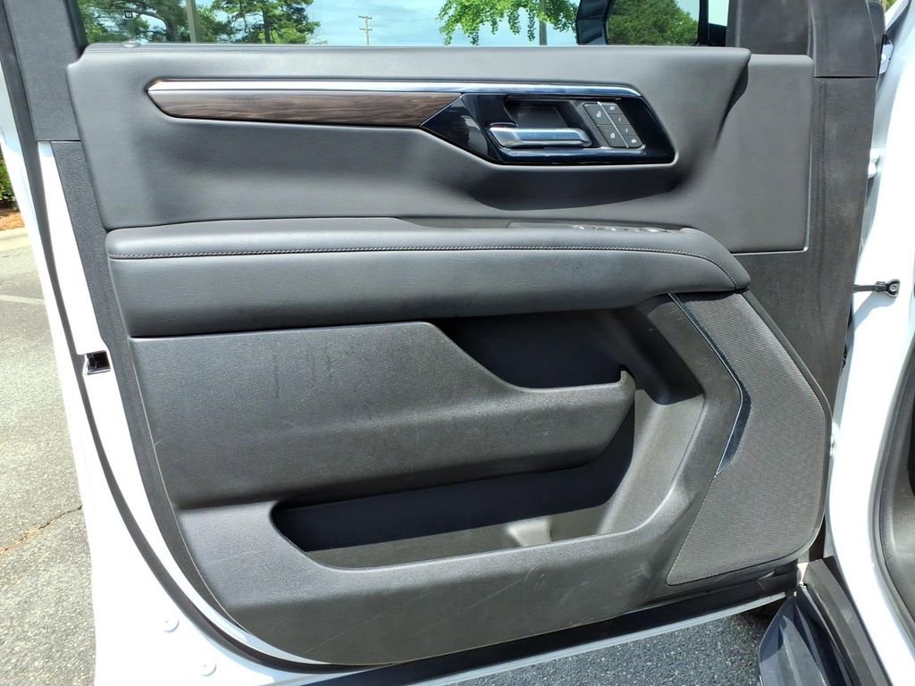 Certified 2025 Chevrolet Tahoe LT AWD/4WD image 18