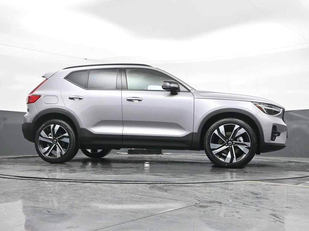 New 2026 Volvo XC40 B5 Ultra w/ Protection Package Premier image 40
