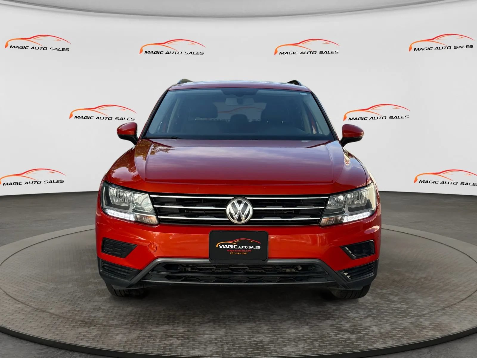 Used 2019 Volkswagen Tiguan SE w/ Panoramic Sunroof Package AWD/4WD image 3