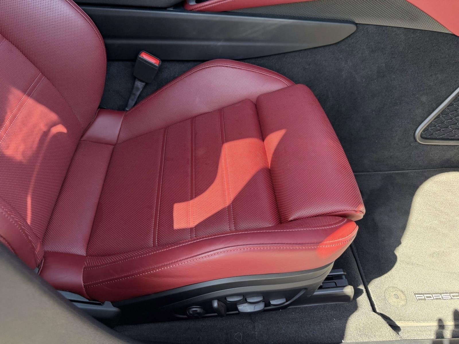 Used 2024 Porsche Panamera image 23