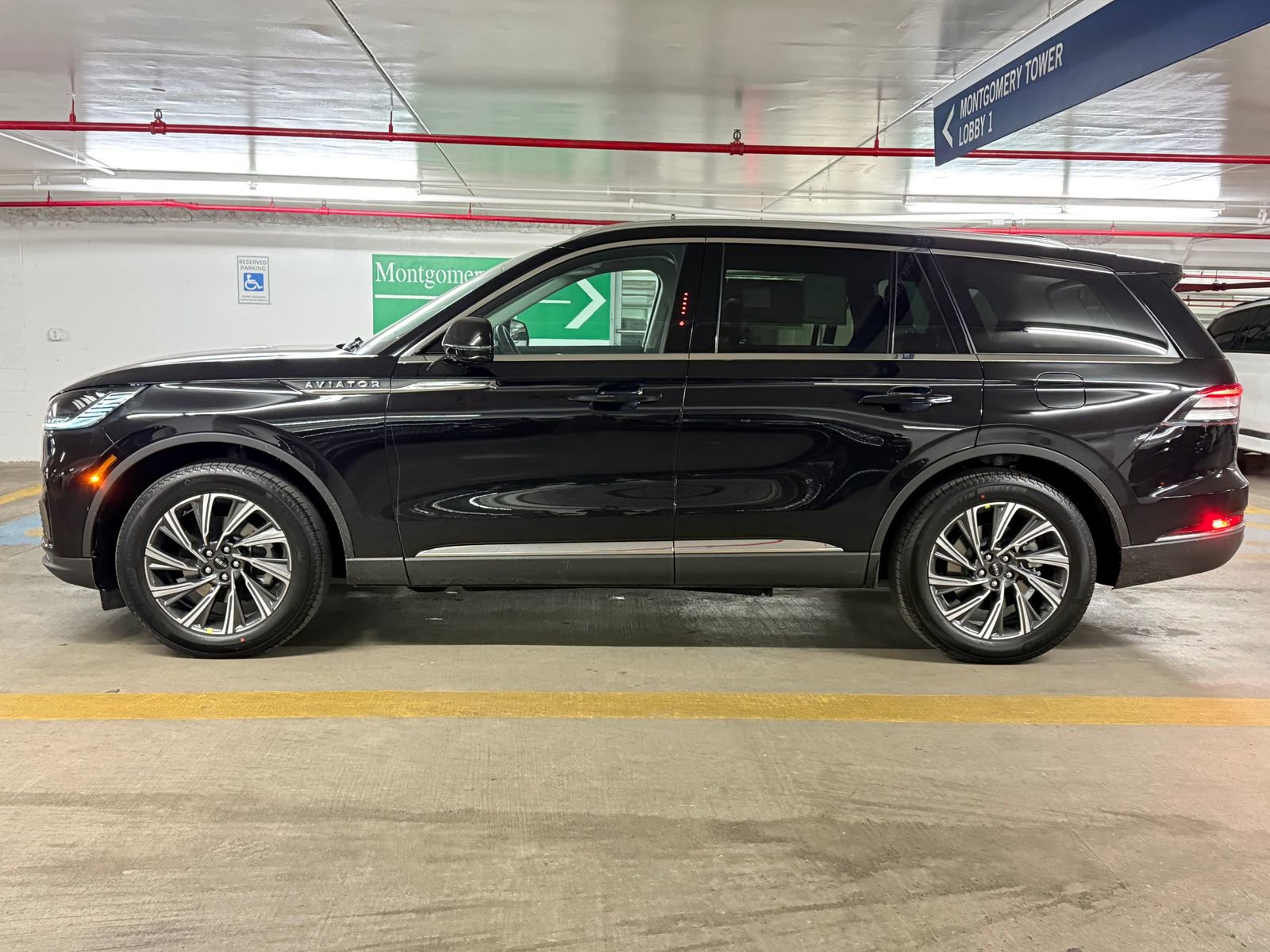New 2026 Lincoln Aviator AWD image 2