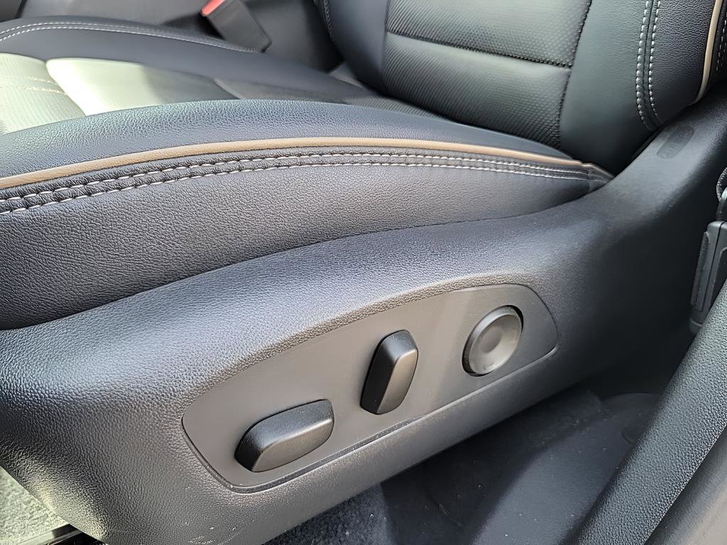 Used 2026 Chevrolet Traverse High Country image 19