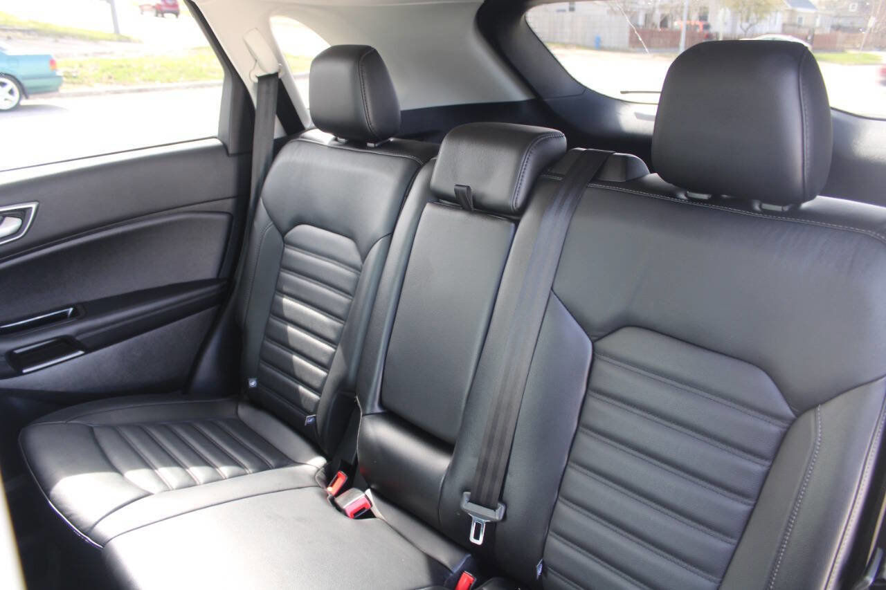 Used 2016 Ford Edge SEL w/ Equipment Group 201A image 17