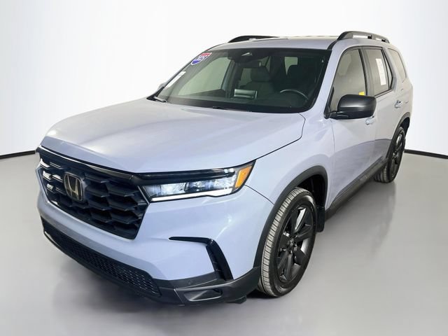 Used 2025 Honda Pilot Sport image 4