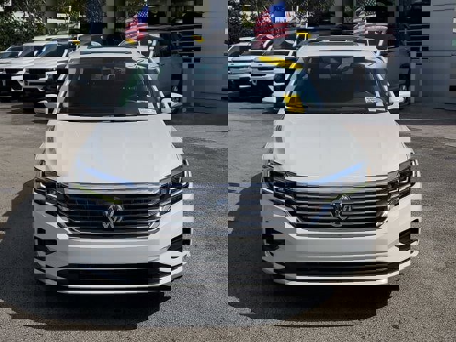 Used 2021 Volkswagen Passat 2.0T SE image 2