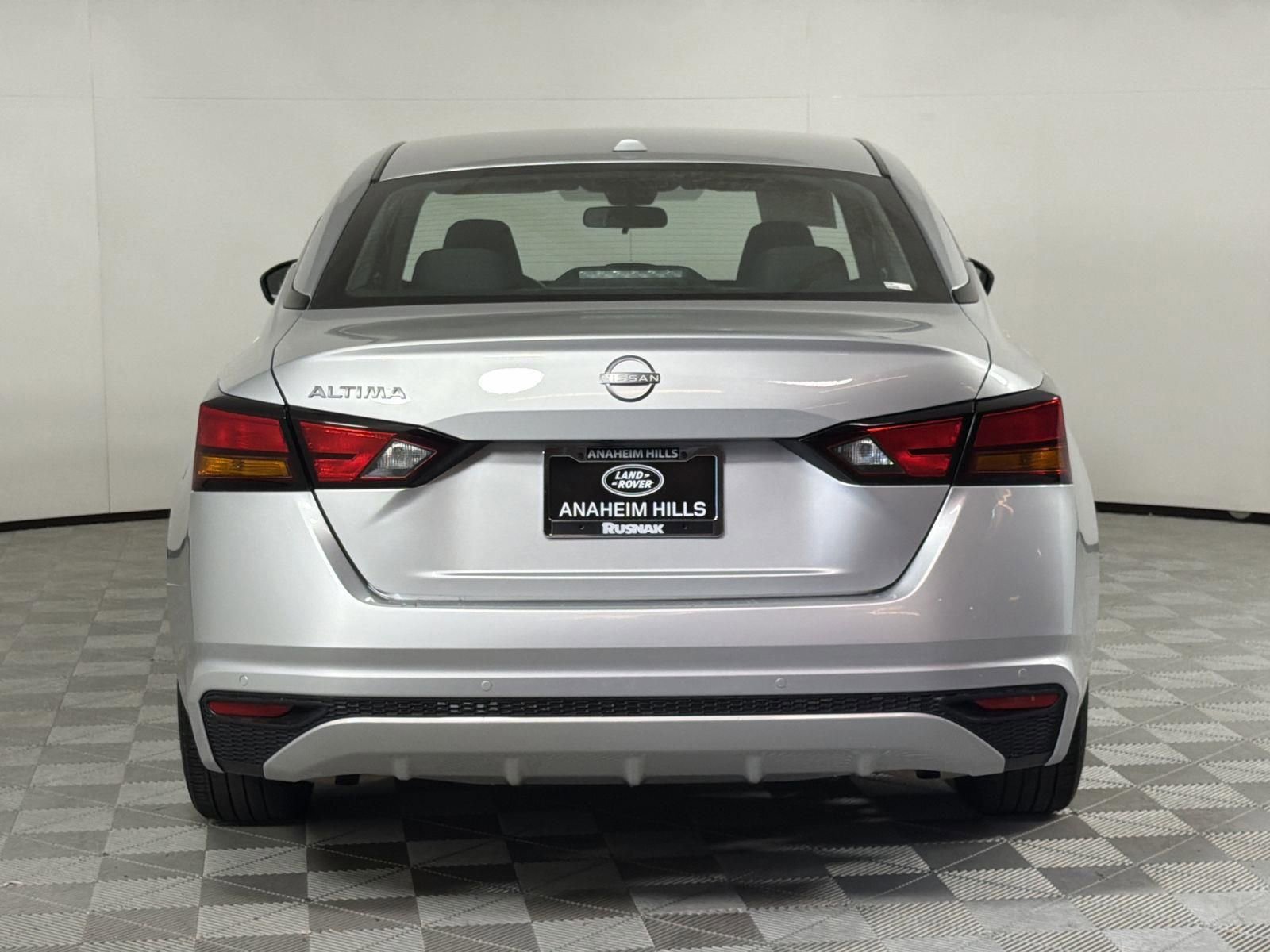Used 2025 Nissan Altima 2.5 SV FWD image 4