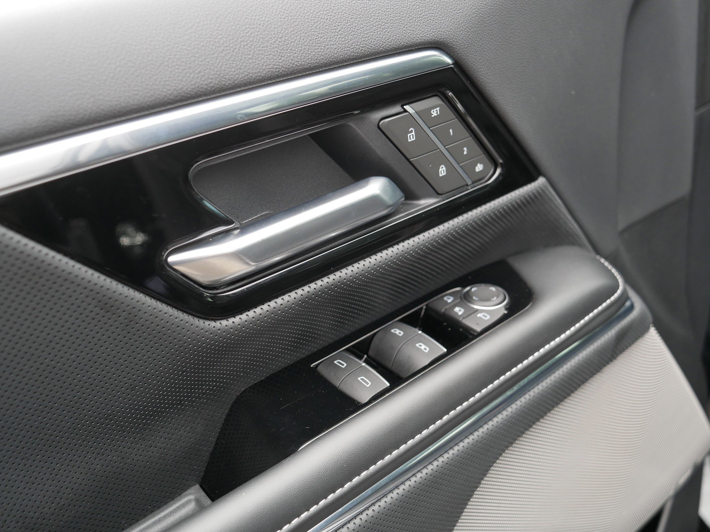 Used 2025 GMC Sierra EV Denali AWD/4WD image 19