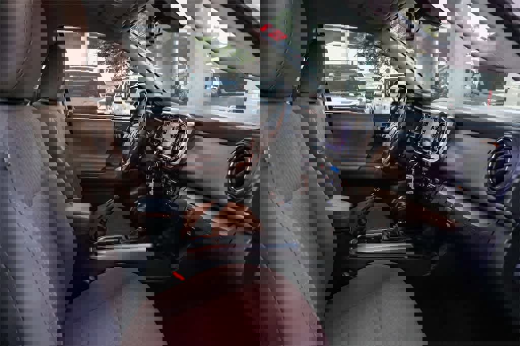 Used 2022 Toyota Tacoma SR5 image 17