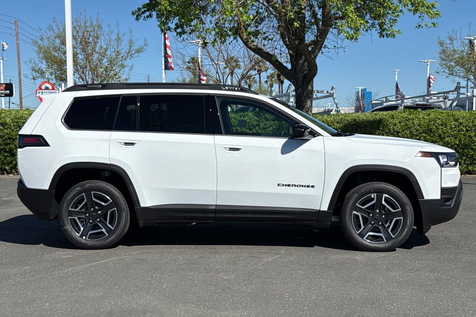 New 2026 Jeep Cherokee Laredo AWD/4WD image 2