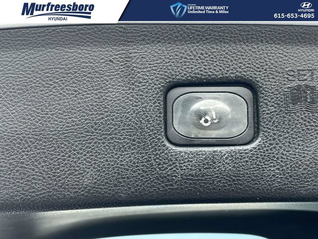 Used 2016 Ford Edge Titanium FWD image 22