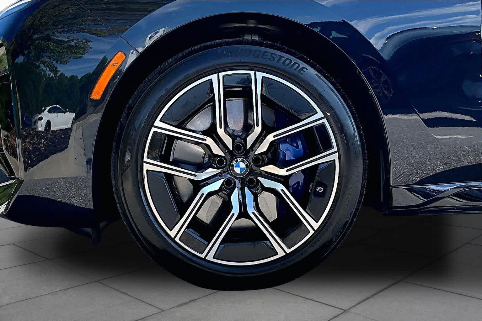 Used 2025 BMW 740i w/ Premium Package RWD image 10