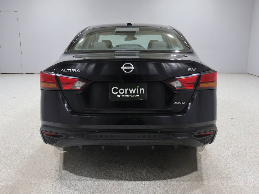 Used 2024 Nissan Altima 2.5 SV AWD/4WD image 3