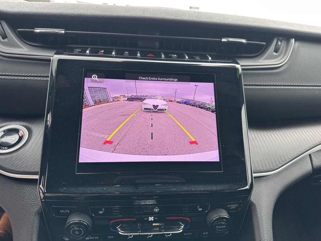 Used 2025 Jeep Grand Cherokee L Altitude image 18