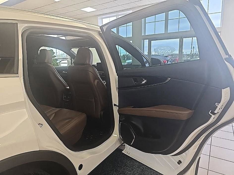 Used 2022 Lincoln Nautilus Reserve AWD/4WD image 35