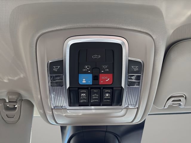 New 2026 RAM 3500 Laramie AWD/4WD image 14