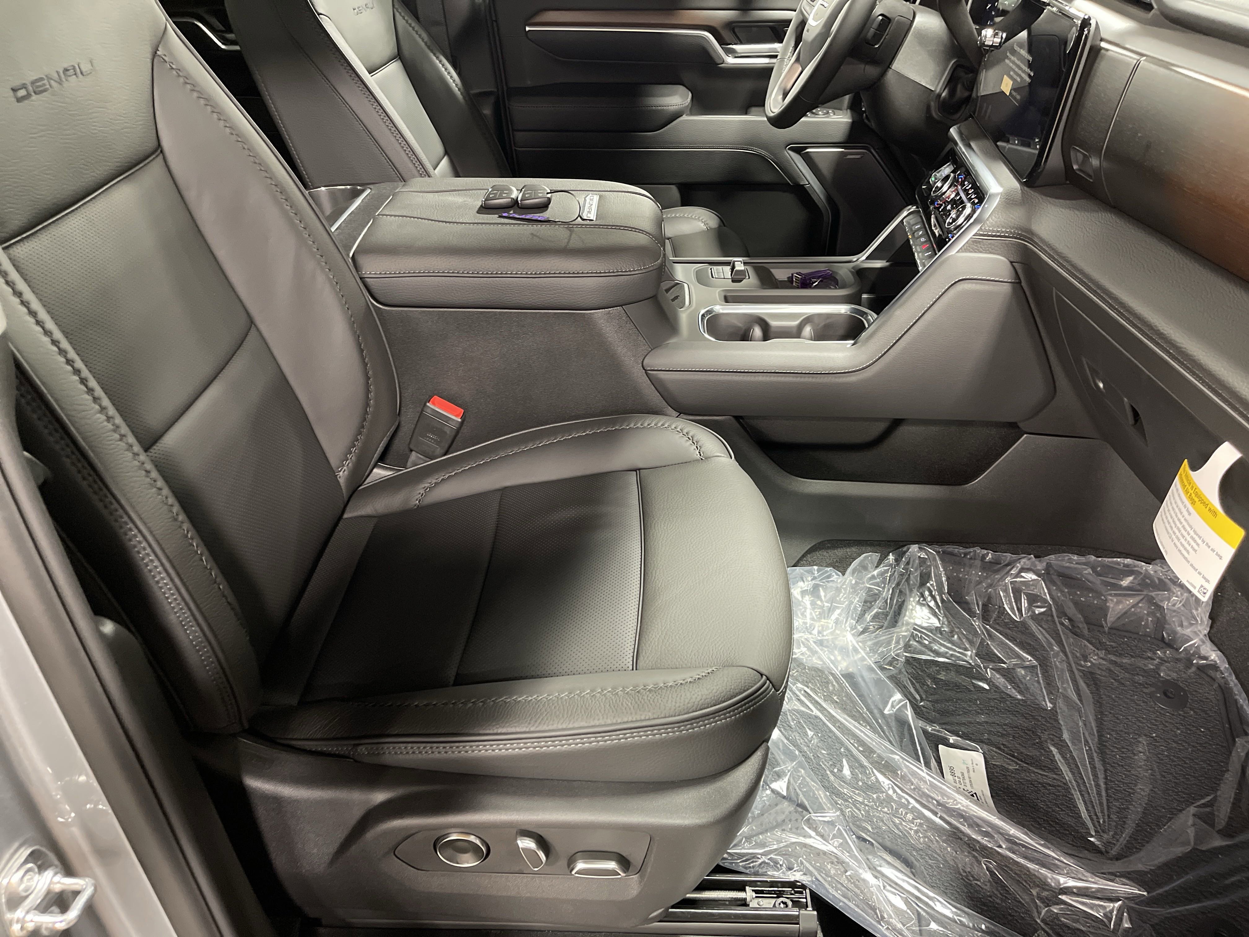 New 2026 GMC Sierra 2500 Denali w/ Denali Reserve Package image 16