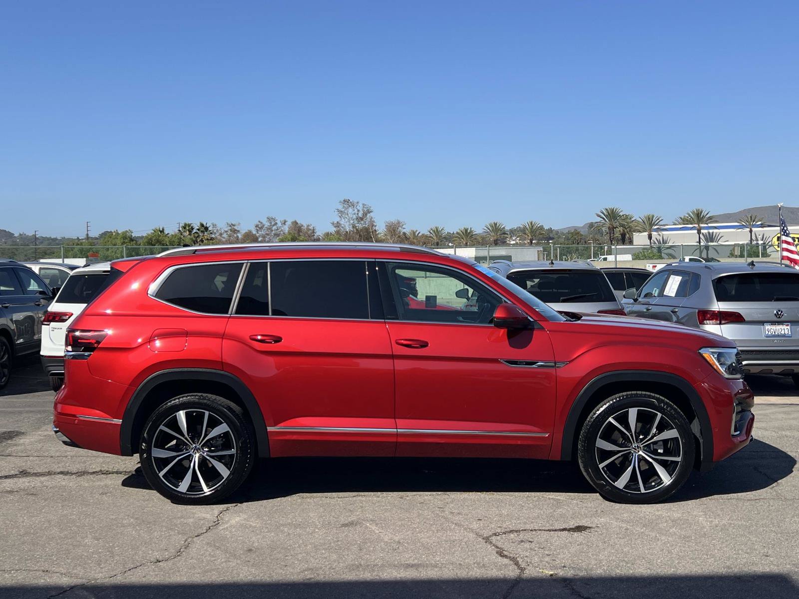 Certified 2025 Volkswagen Atlas SEL Premium R-Line AWD/4WD image 30