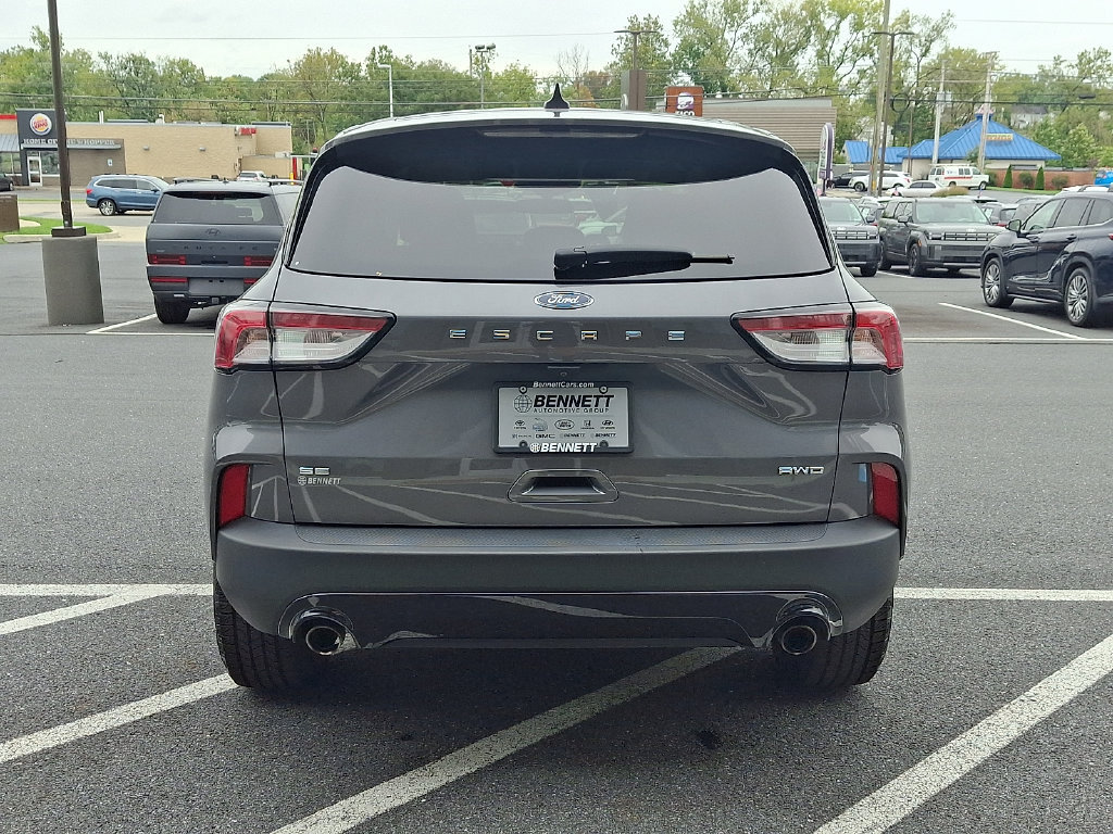 Used 2022 Ford Escape SE w/ SE Sport Appearance Package AWD/4WD image 5