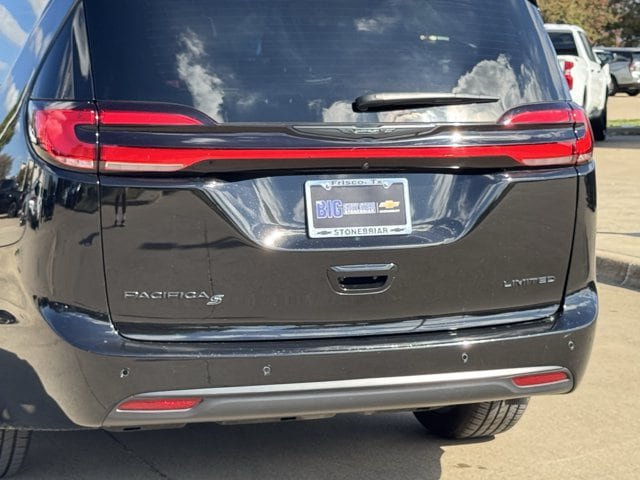 Used 2025 Chrysler Pacifica Limited FWD image 8