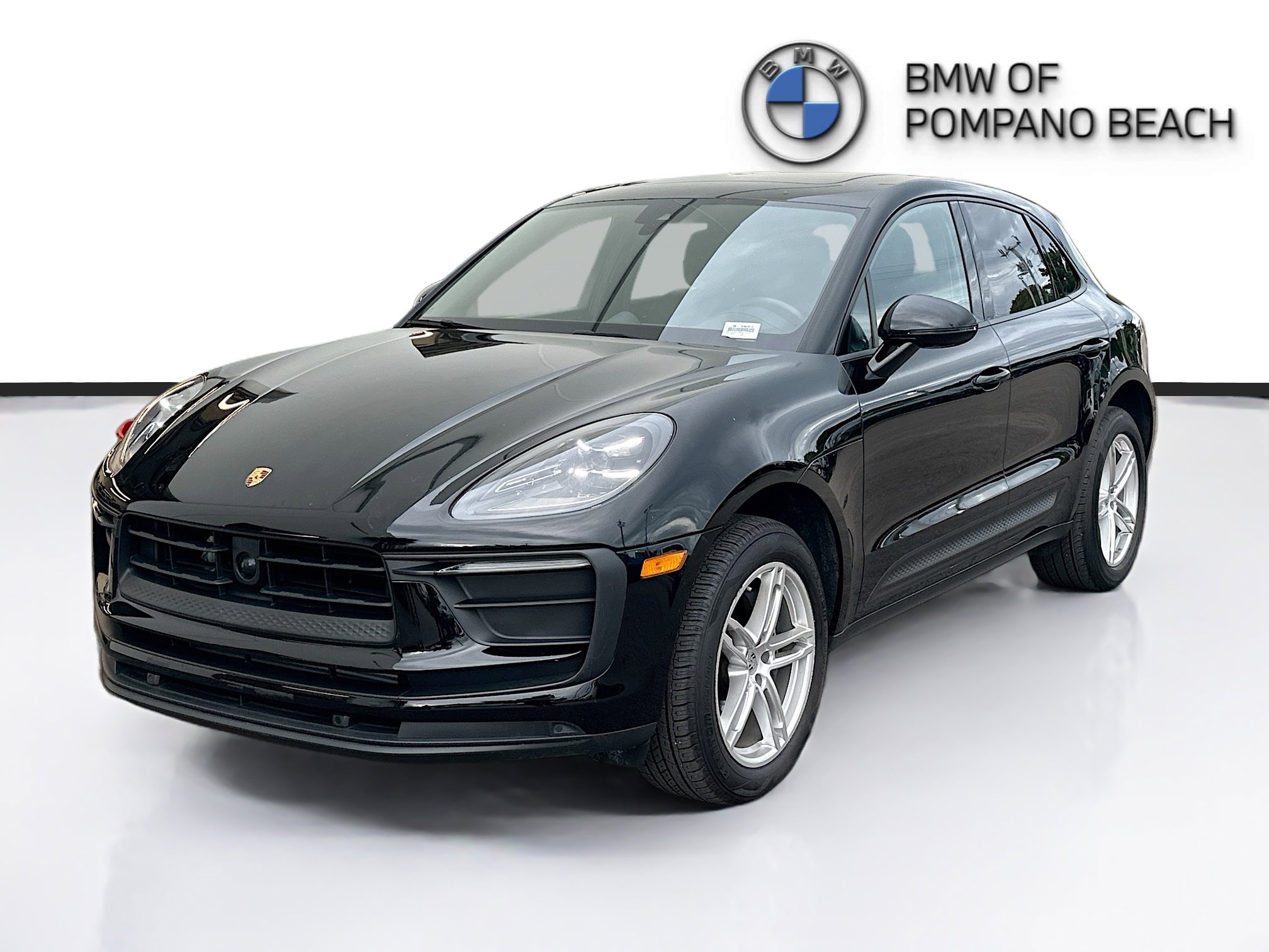 Used 2024 Porsche Macan image 3