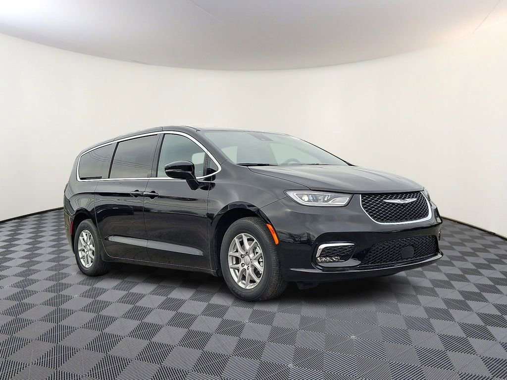 New 2026 Chrysler Pacifica Select