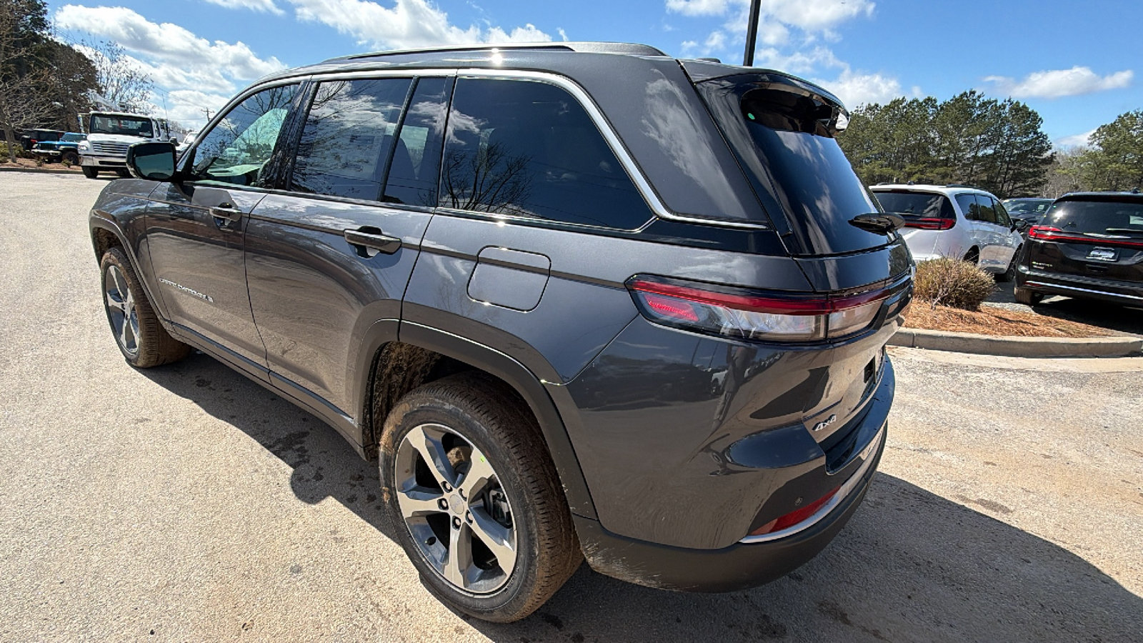 New 2026 Jeep Grand Cherokee Limited w/ Luxury Tech Group II AWD/4WD image 10