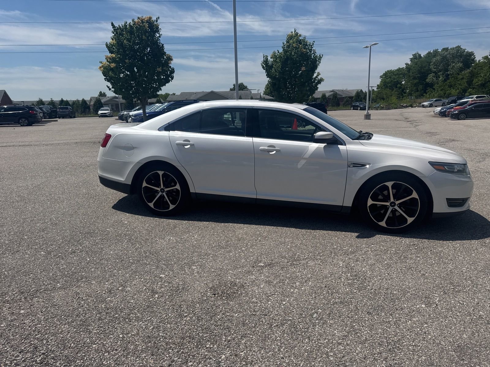 Used 2015 Ford Taurus SEL w/ Equipment Group 201A AWD/4WD image 5